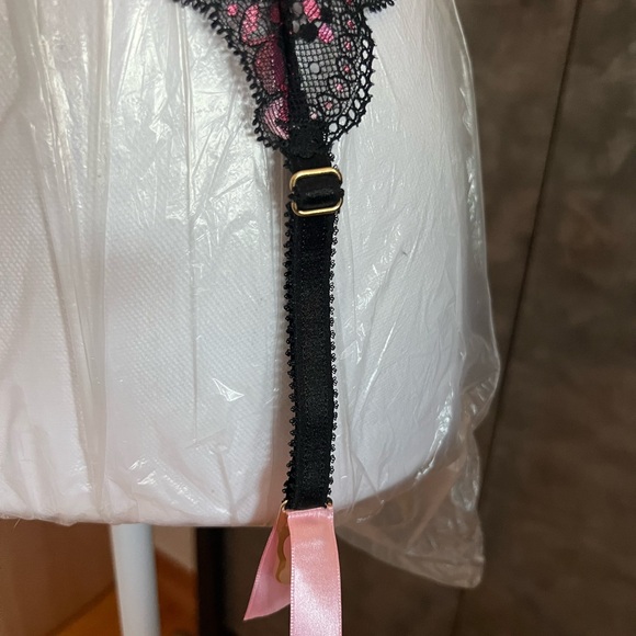 Agent Provocateur Black and Pink Lace Garter Belt - Picture 5 of 8